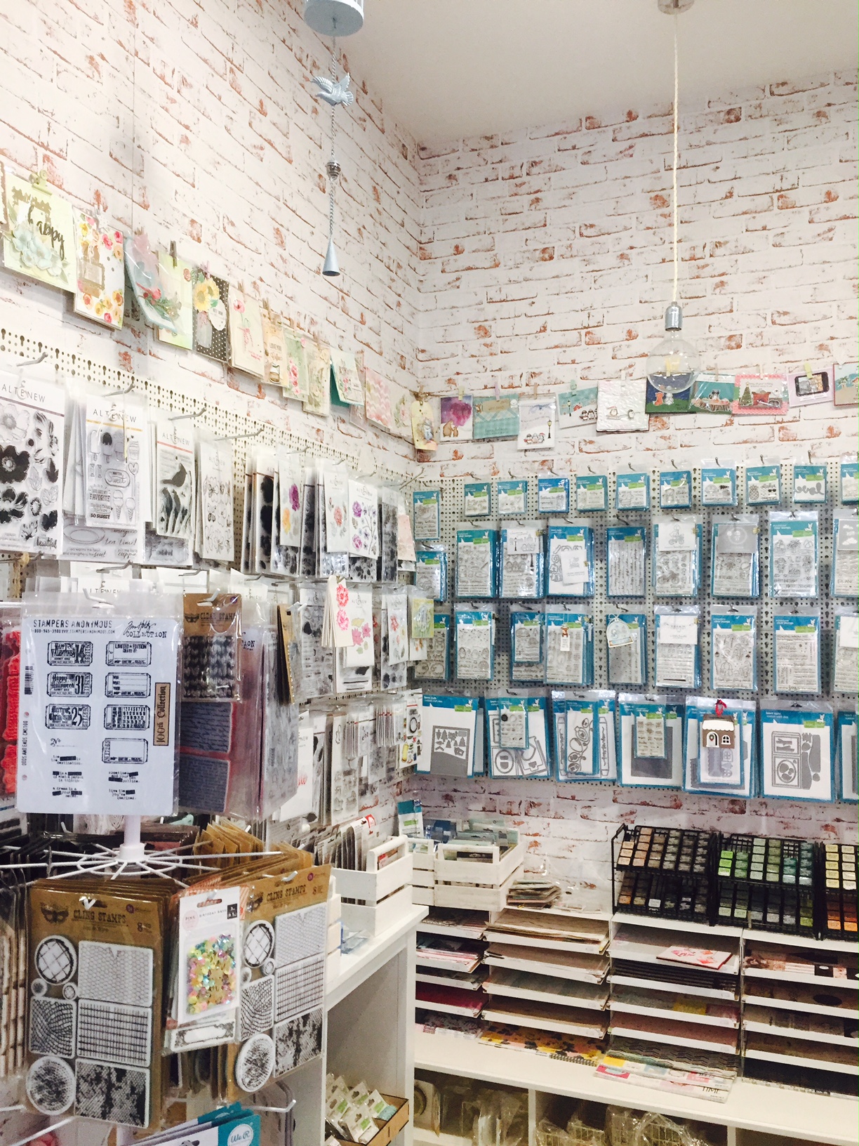 VILLAGGIO DEL SOGNO – Scrapbooking e creatività! Nel cuore di Legnano un negozio per sognare, creare e conservare i nostri ricordi…